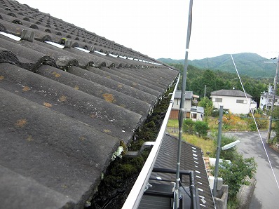 京都府亀岡市　屋根雨どいの清掃リフォーム